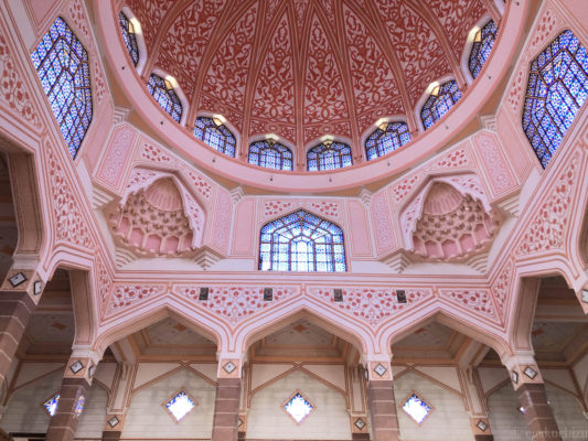 ピンクモスクの内部